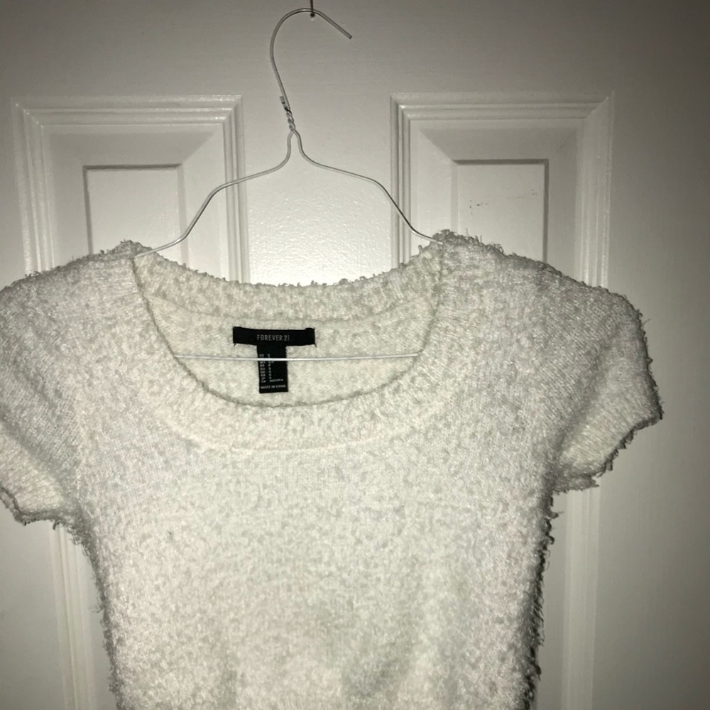 Xs White fuzzy crop top
